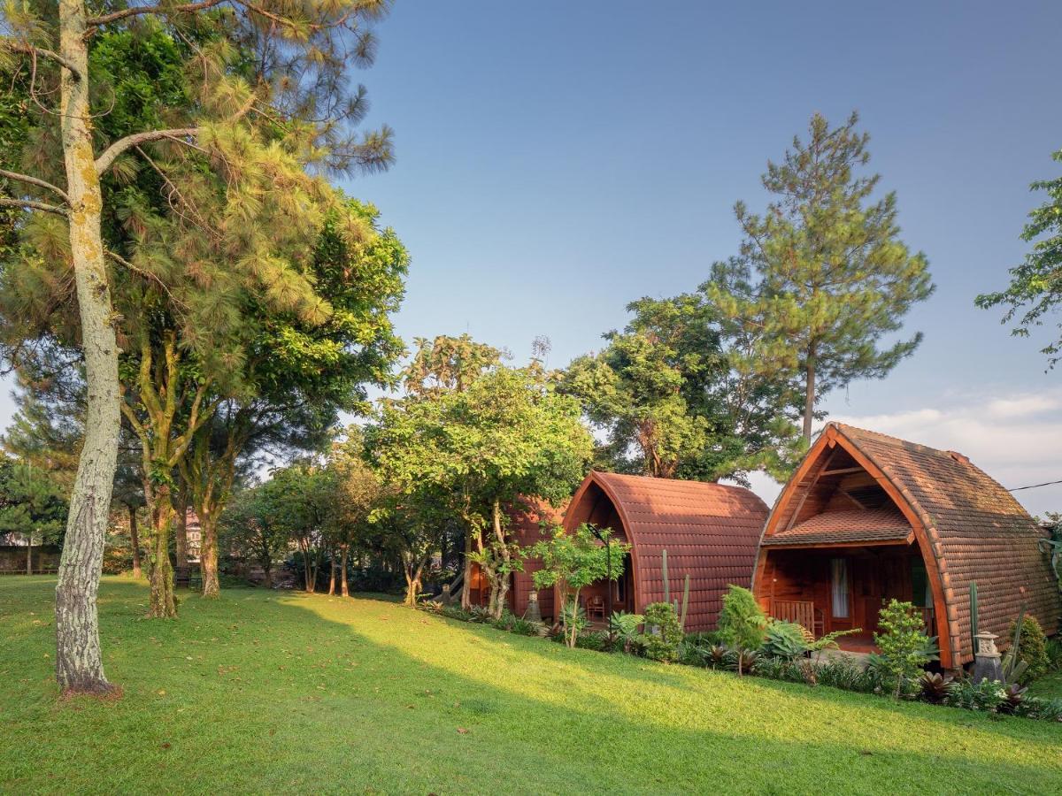 The Village Resort Bogor Exteriér fotografie