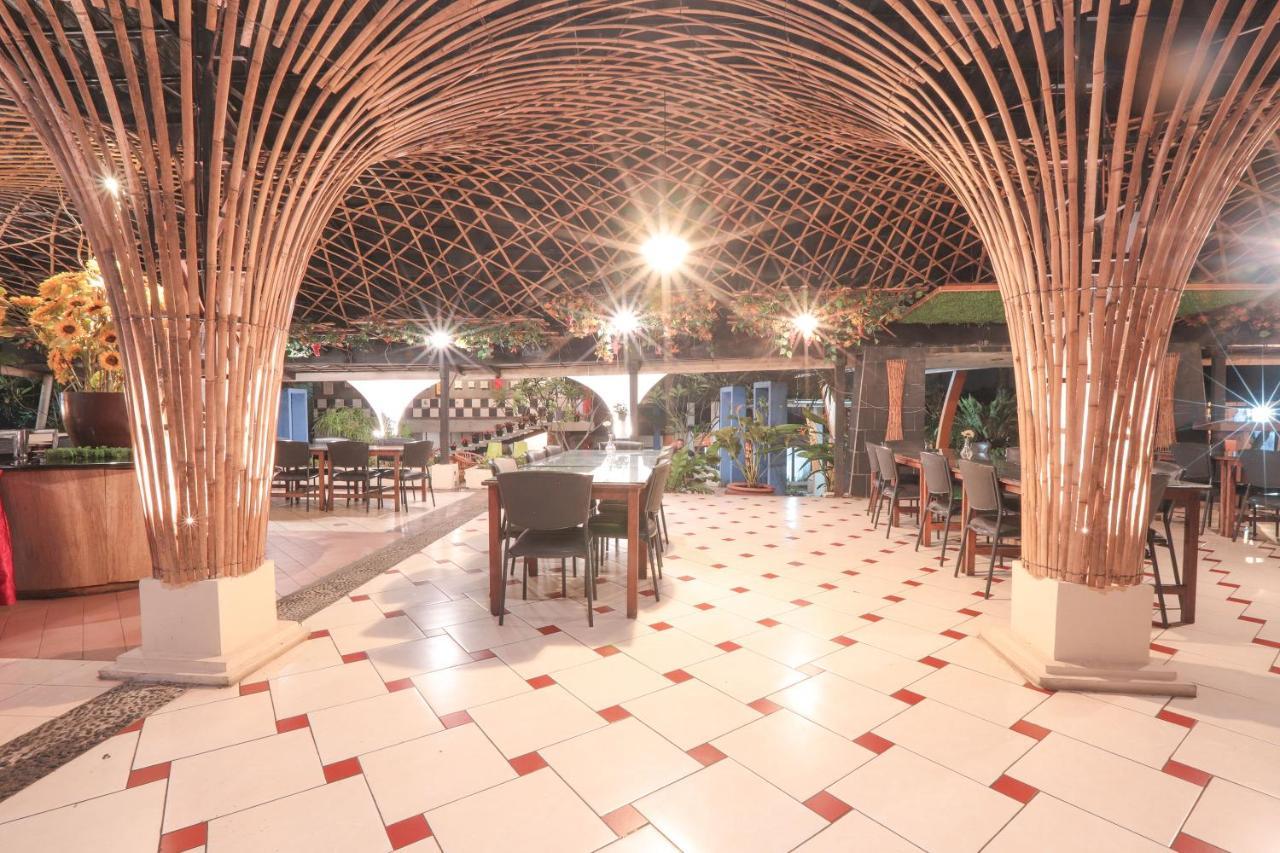 The Village Resort Bogor Exteriér fotografie
